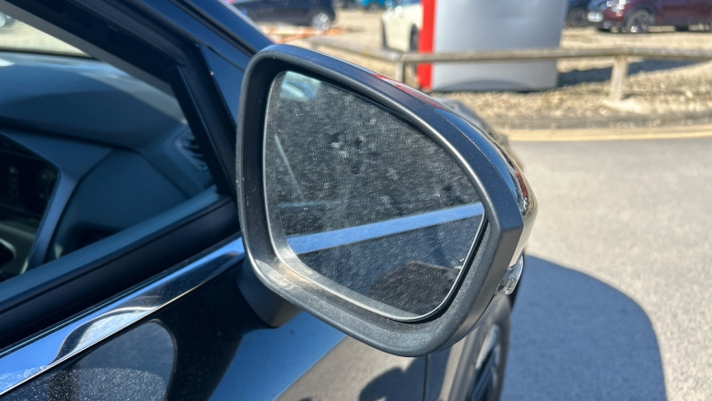 Nissan Qashqai 1.3 DiG-T MH N-Connecta 5dr Petrol Hatchback
